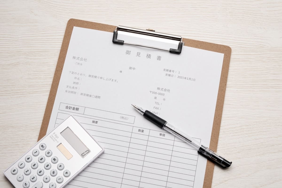 探偵の無料相談で受け取った浮気調査の見積書